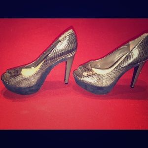 Gianni Bini Pumps